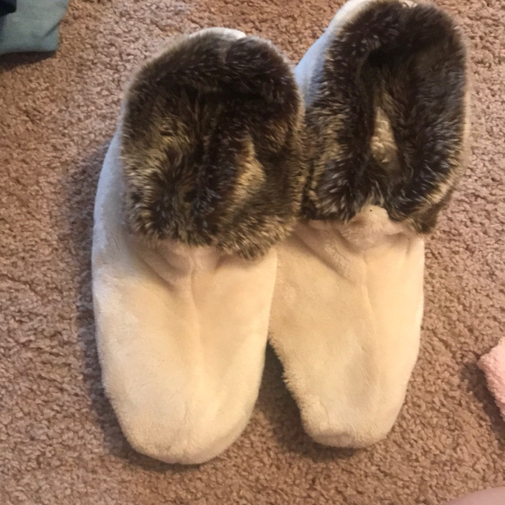 Fuzzy ankle house shoes size 7.5